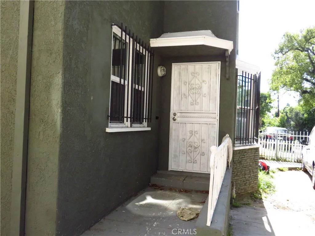 862 W 41st Street