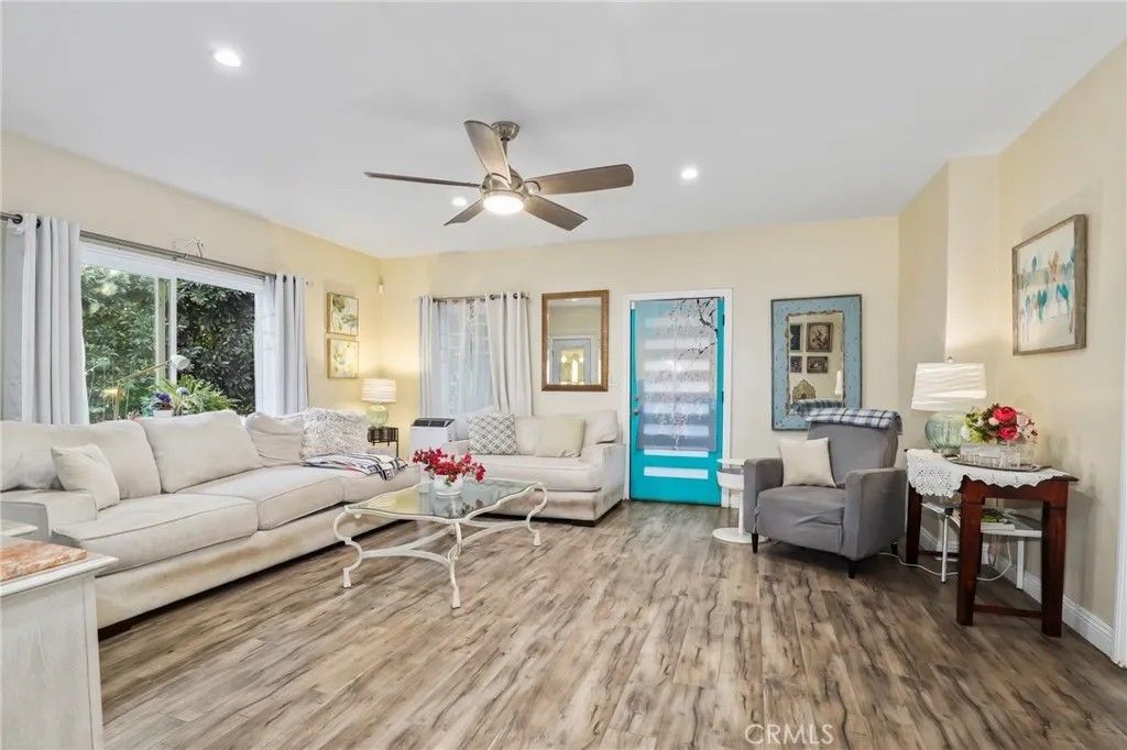 Photo of 1602 Locust Avenue, Long Beach, CA 90813 (MLS # SR26013460)