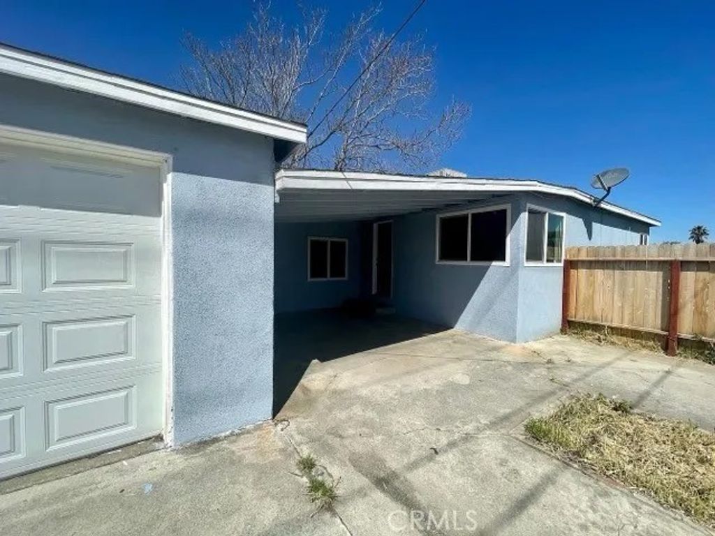 Photo of 501 W Latham Ave, Hemet, CA 92543 (MLS # DW26062698)