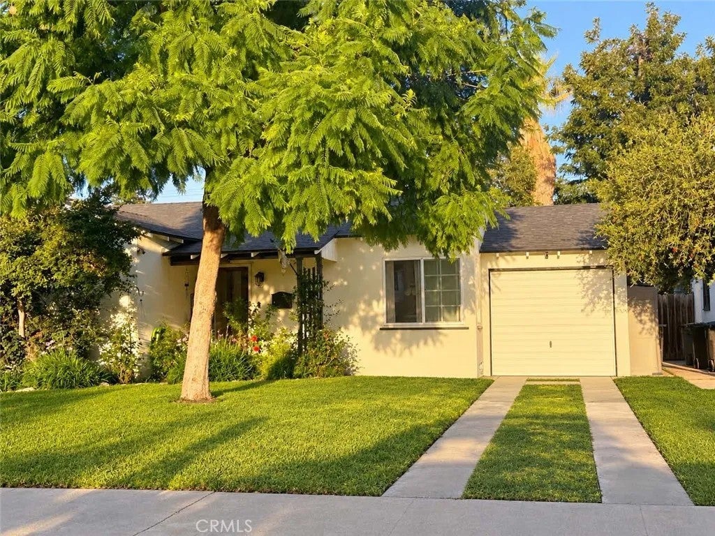 Photo of 1910 N Evergreen ST, Burbank, CA 91505 (MLS # SR26206460)