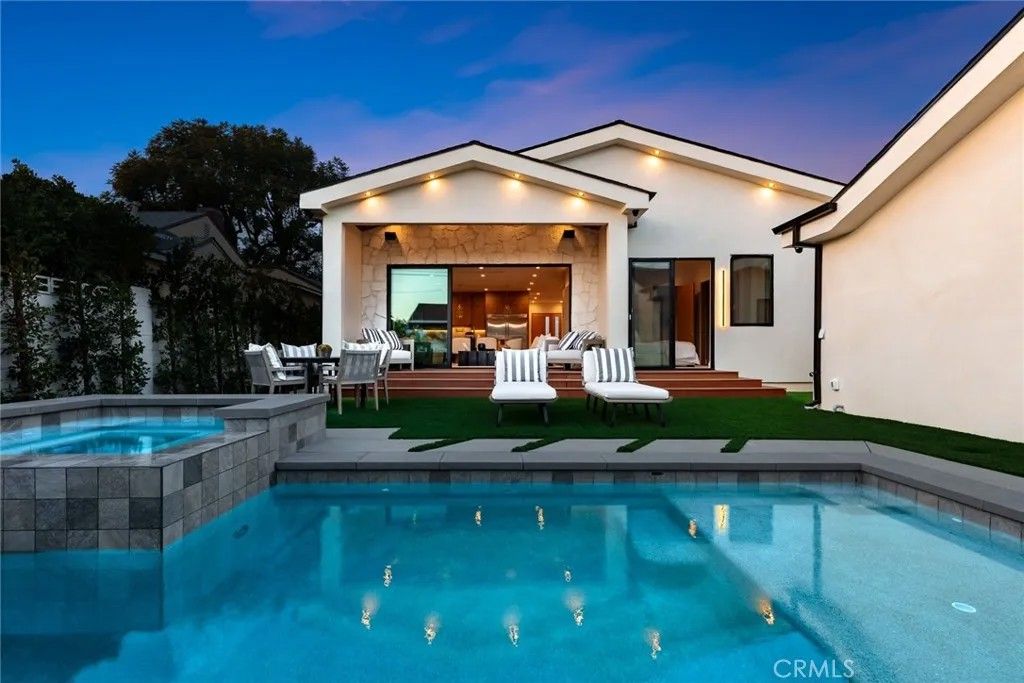 Photo of 11954 Collins Street, Valley Village, CA 91607 (MLS # SR26018518)