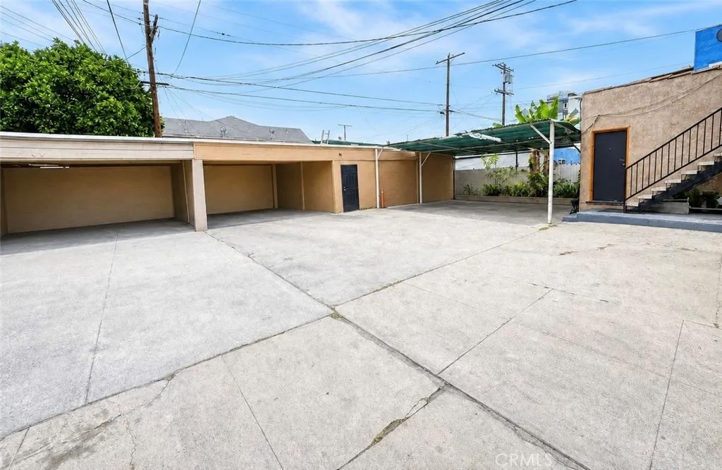 3110 Raymond Ave