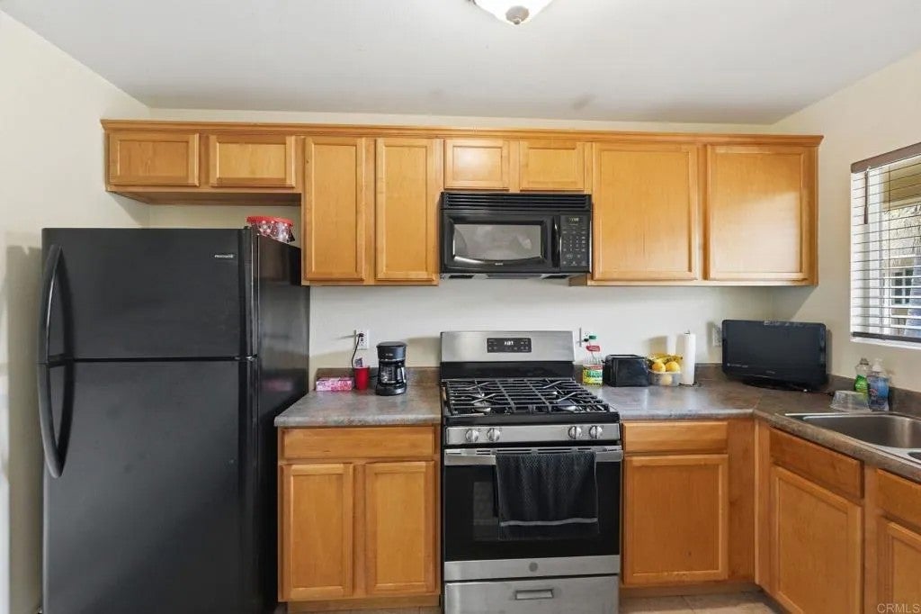 320 J Avenue 92