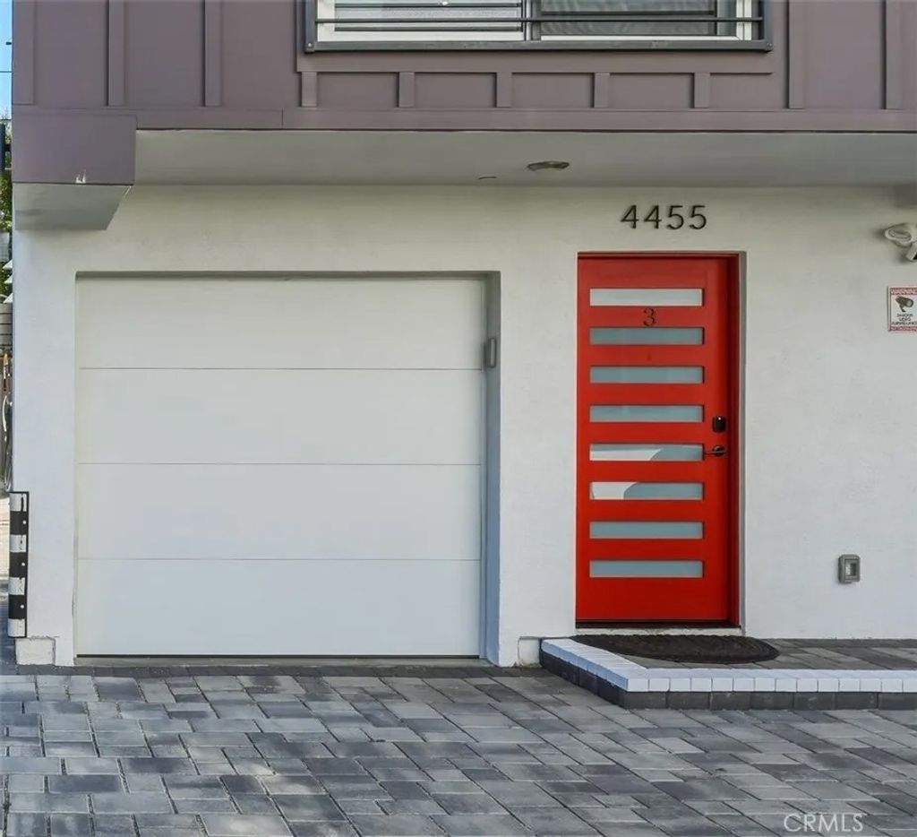 Photo of 4455 Colfax Avenue, Studio City, CA 91604 (MLS # SR26075983)