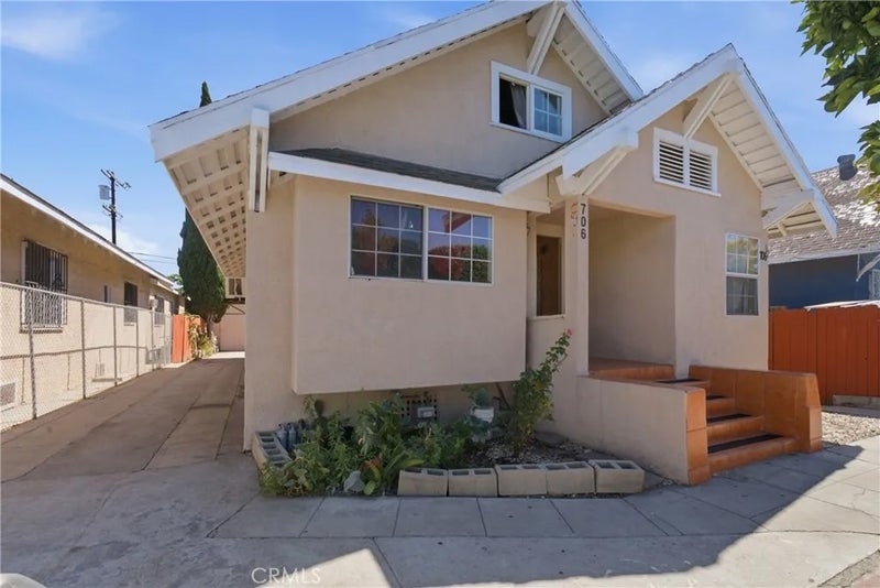 706 W 42nd