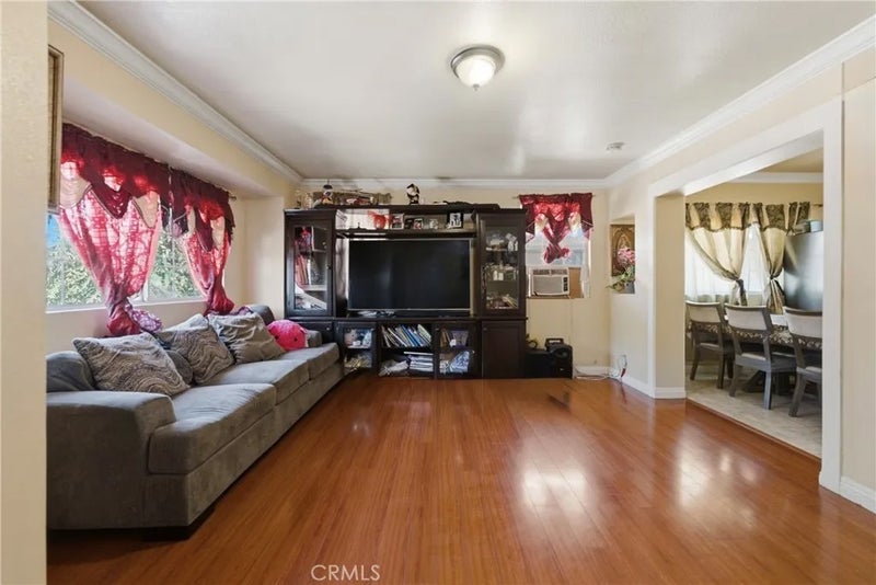 706 W 42nd