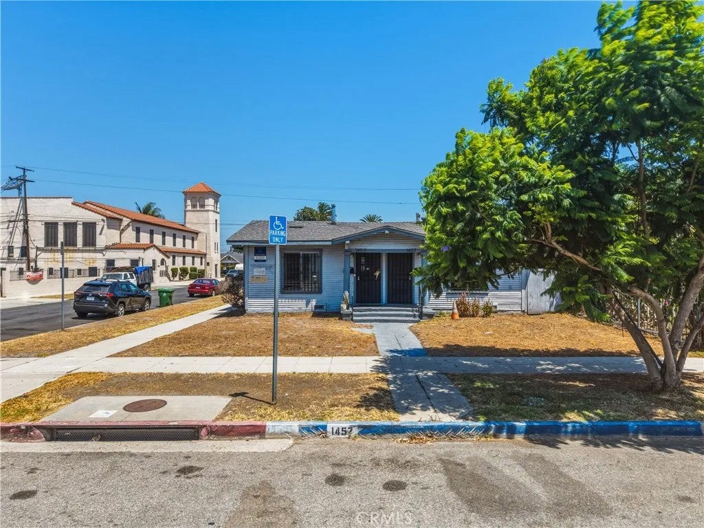 1457 W 52nd