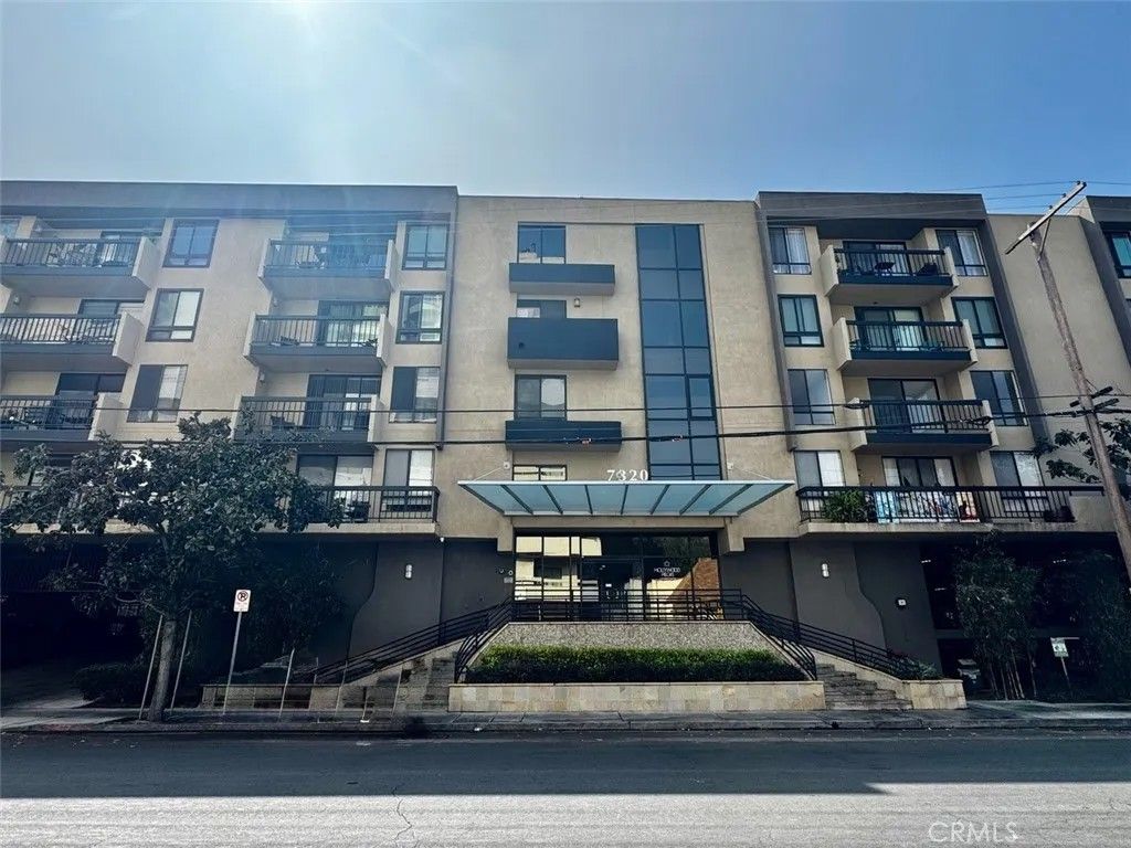 Photo of 7320 Hawthorn #106 Avenue, Los Angeles, CA 90046 (MLS # BB26061478)