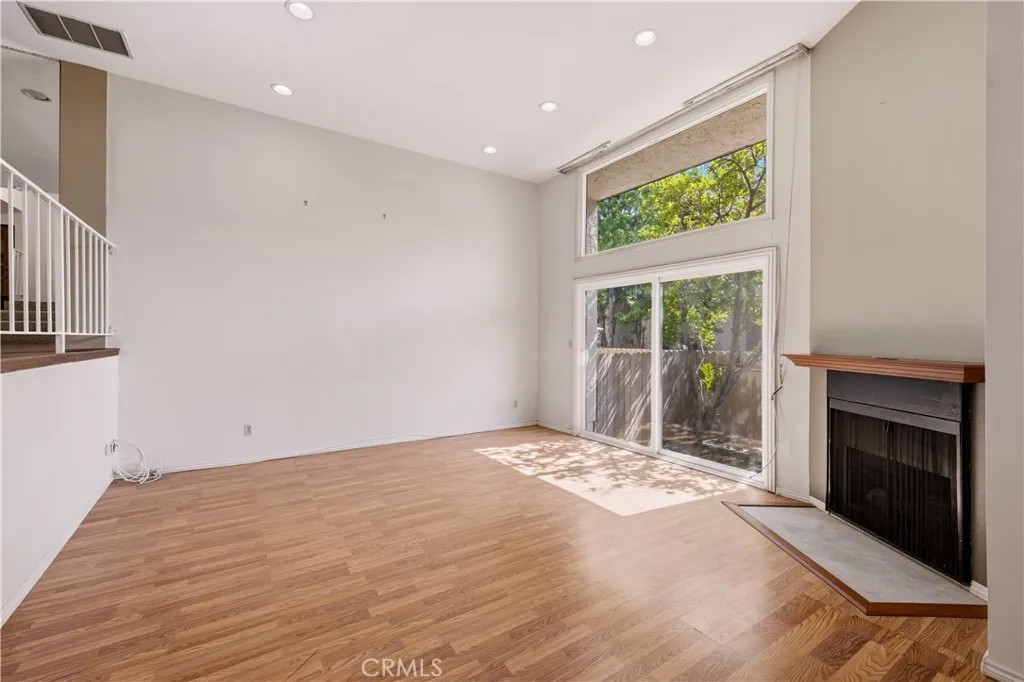 17943 Magnolia Boulevard 16