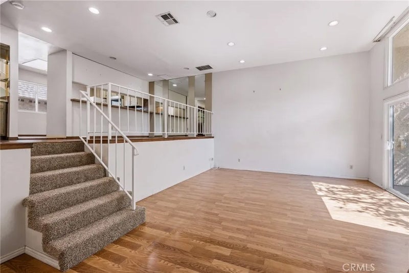17943 Magnolia Boulevard 16