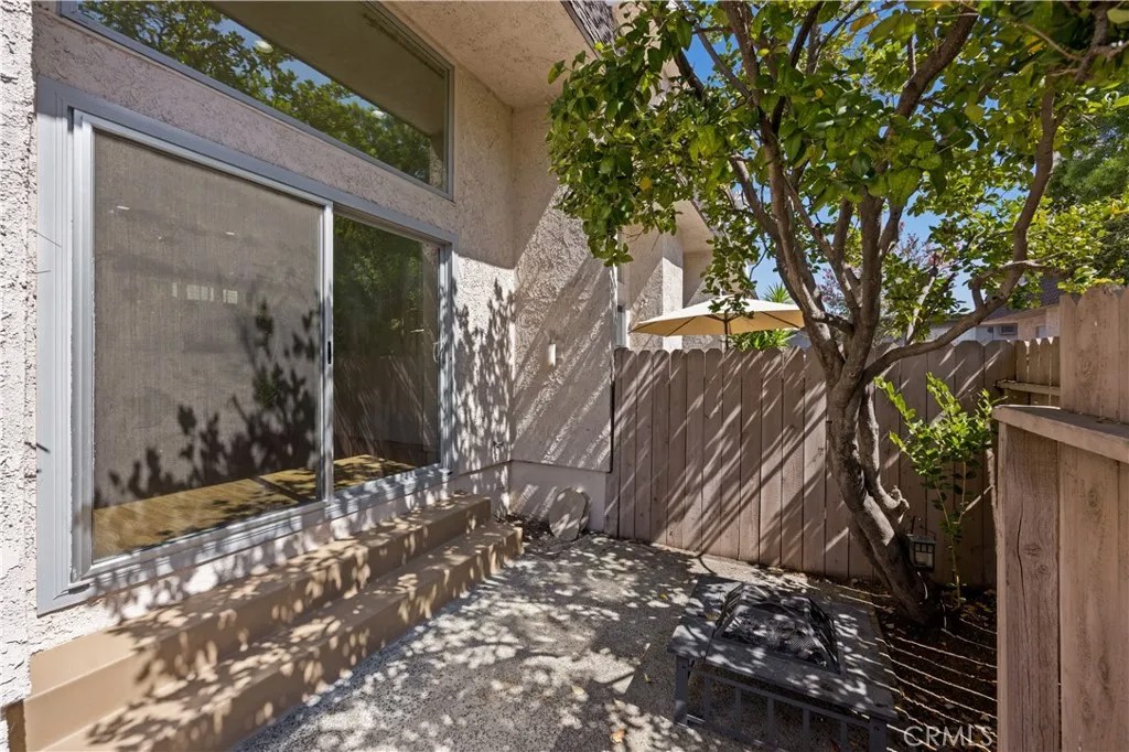 17943 Magnolia Boulevard 16