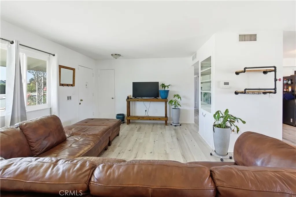 28484 E Worcester