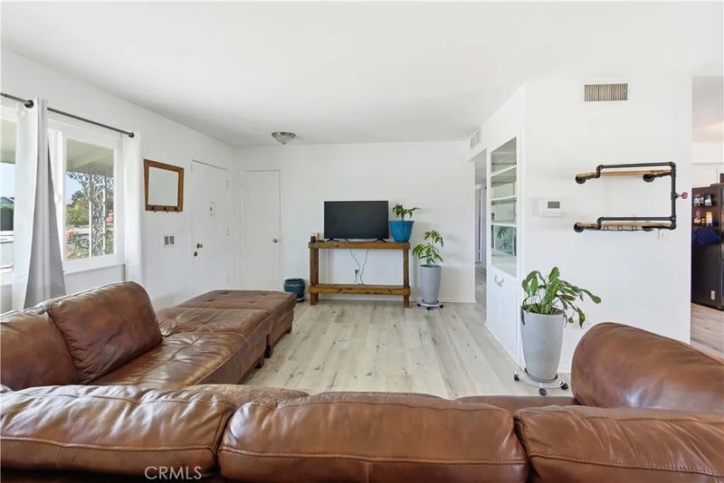 28484 E Worcester