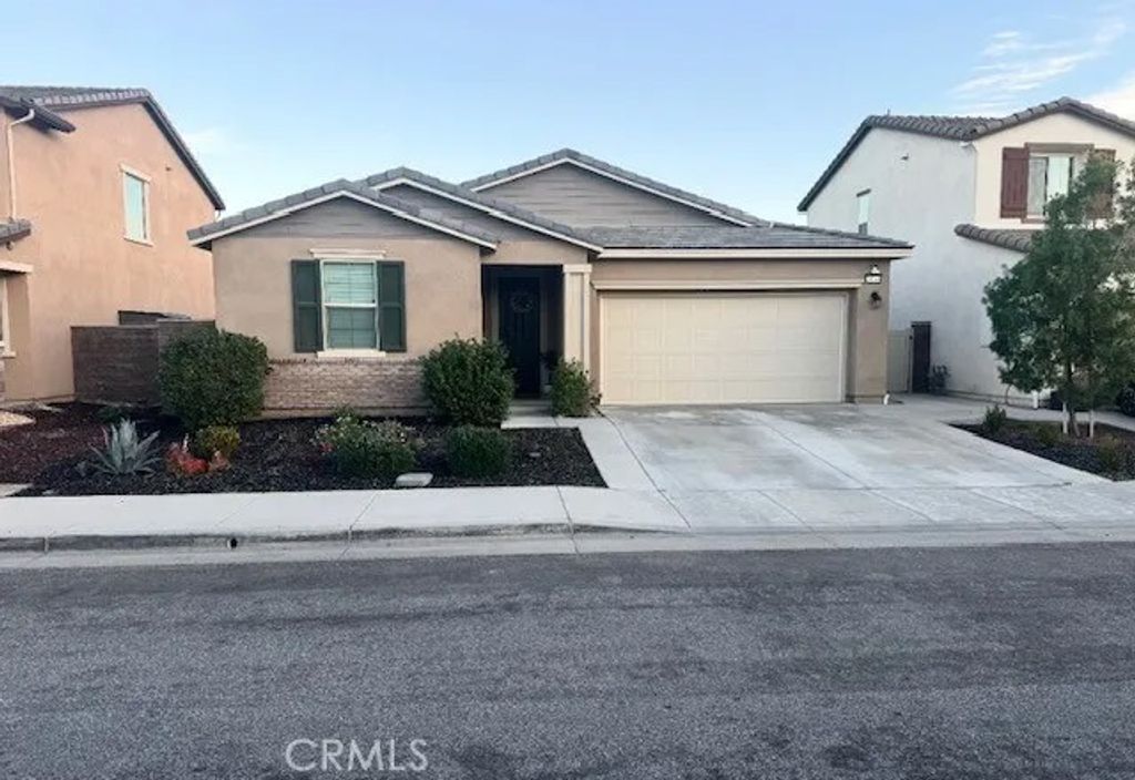 Photo of 29146 Sunforest, Lake Elsinore, CA 92530 (MLS # PW26010642)