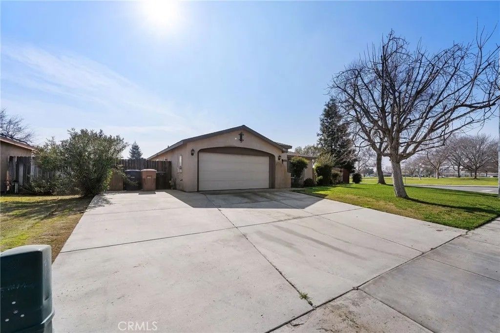 Photo of 3817 Harris Rd, Bakersfield, CA 93313 (MLS # NS25280541)