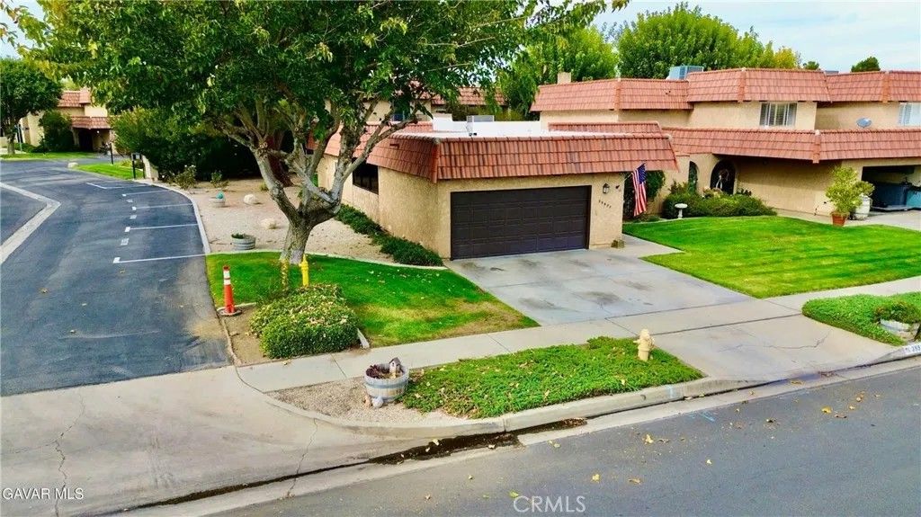 Photo of 39937 Golfers Dr, Palmdale, CA 93551 (MLS # SR25276814)