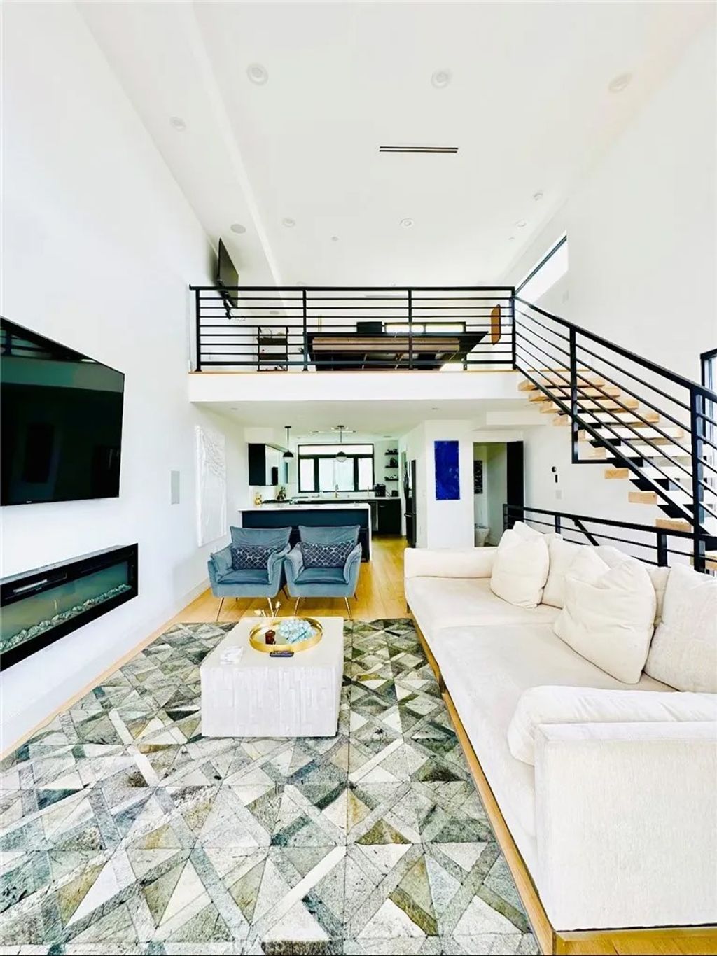 Photo of 11326 victory Blvd, North Hollywood, CA 91606 (MLS # SR26081067)