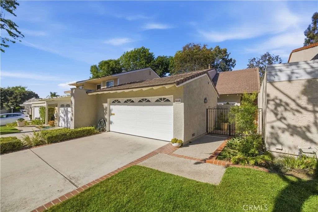 Photo of 508 Ventaja, Newport Beach, CA 92660 (MLS # NP26053892)
