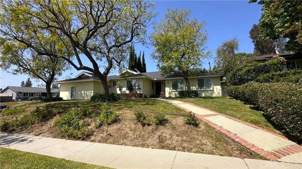 Photo of 9931 Amestoy Avenue, Northridge, CA 91325 (MLS # SR26095126)