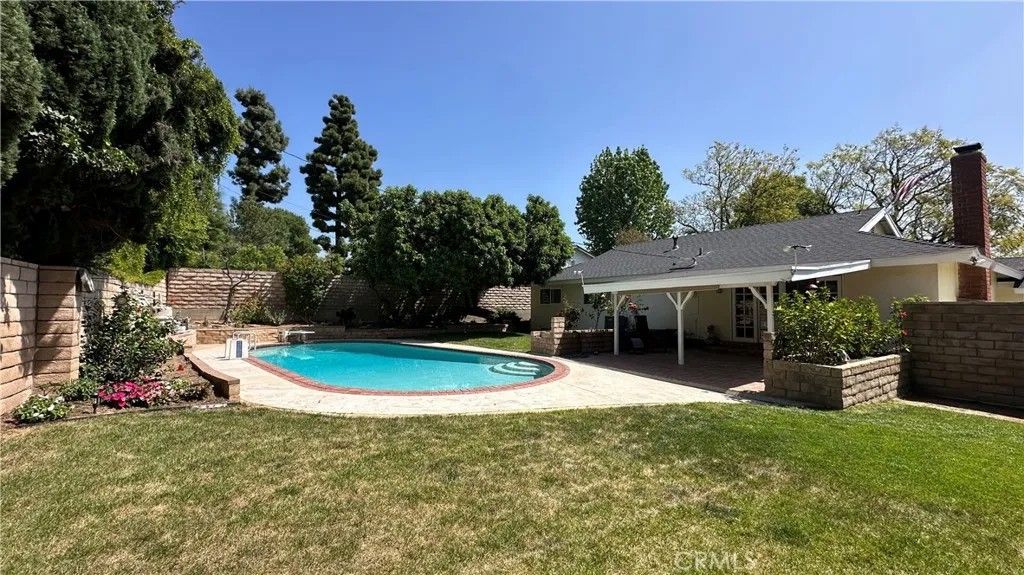 Photo of 9931 Amestoy Avenue, Northridge, CA 91325 (MLS # SR26095126)