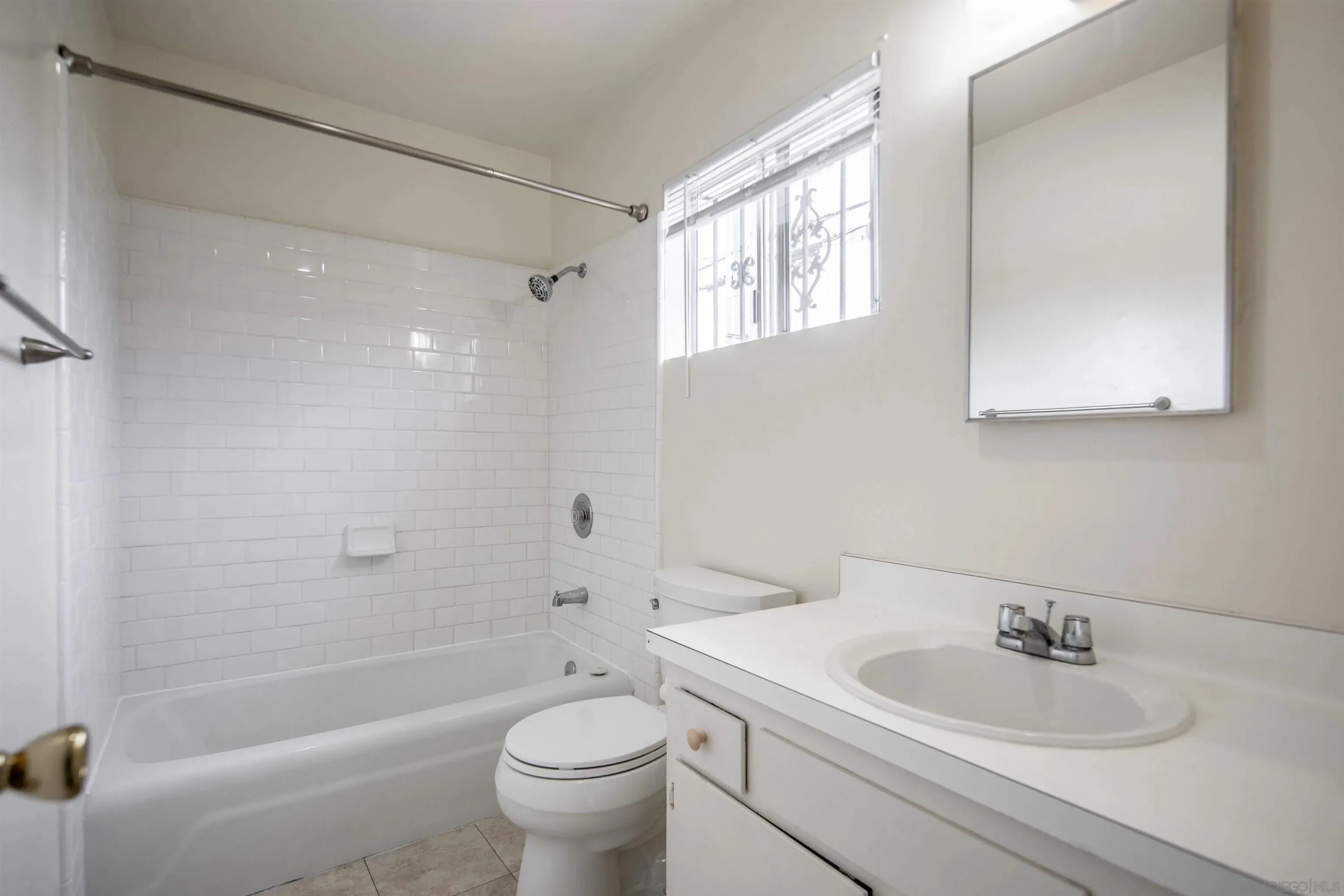 Coronado, California 92118, United States, 6 Bedrooms Bedrooms, ,4 BathroomsBathrooms,Residential,Active,148523