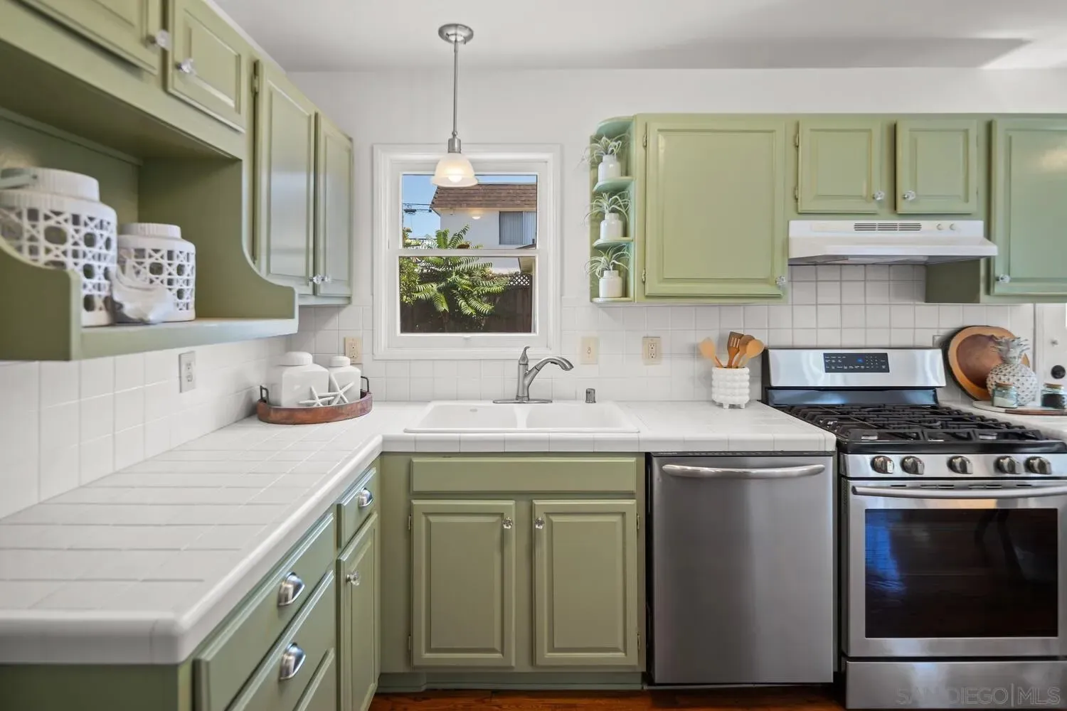 Coronado, California 92118, United States, 6 Bedrooms Bedrooms, ,4 BathroomsBathrooms,Residential,Active,148523