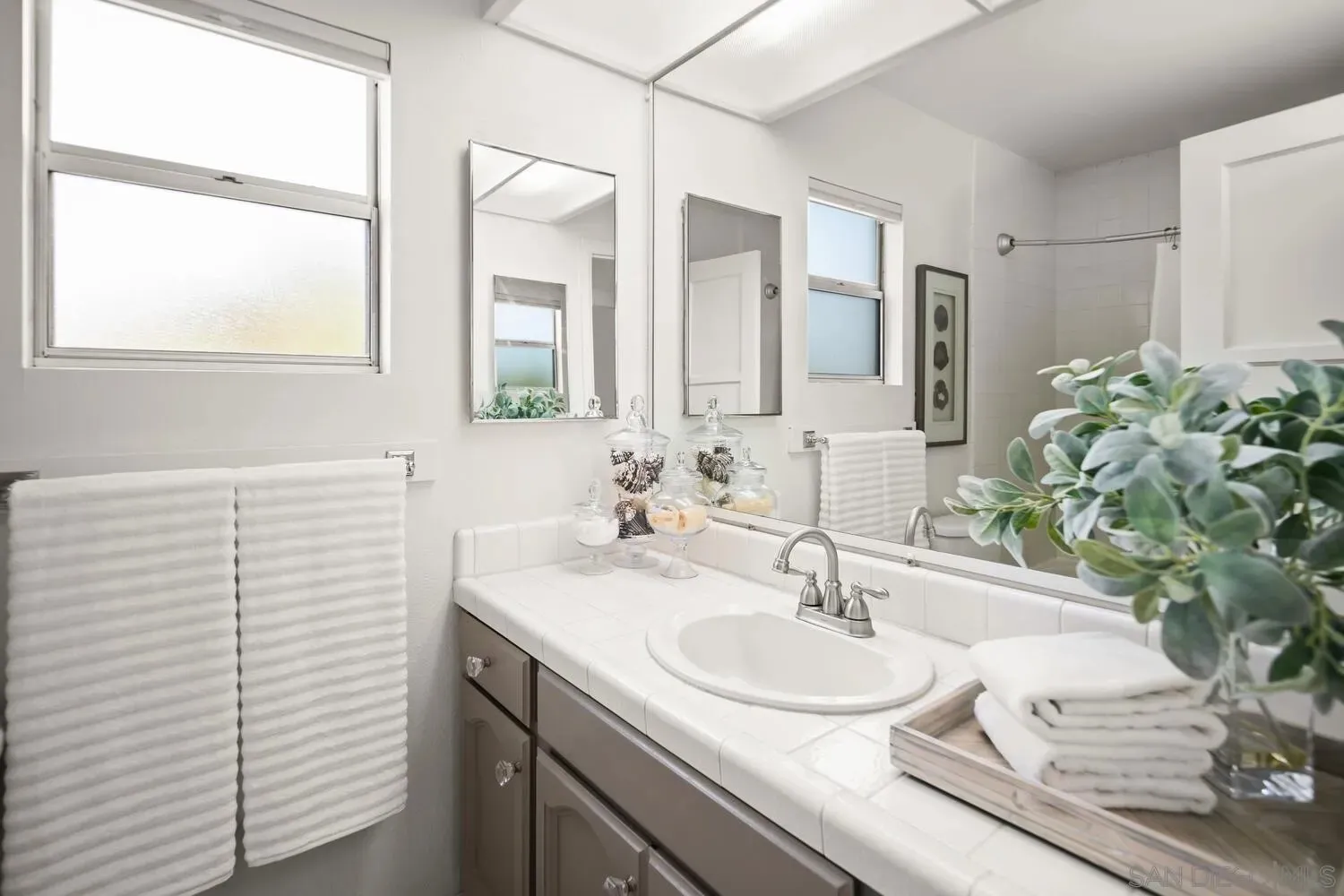 Coronado, California 92118, United States, 6 Bedrooms Bedrooms, ,4 BathroomsBathrooms,Residential,Active,148523