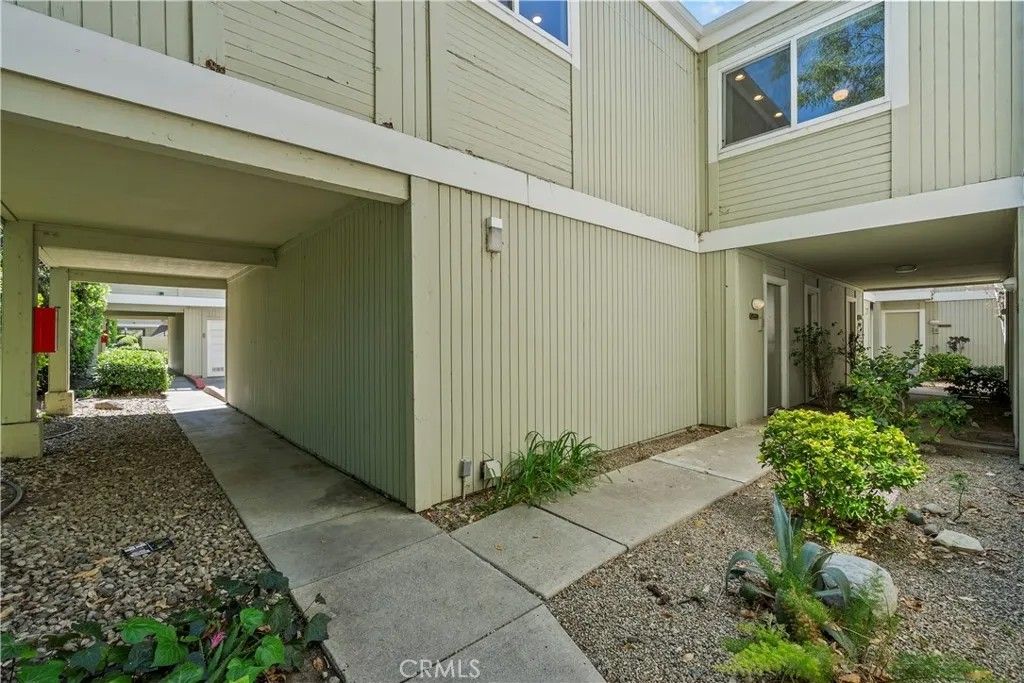 Photo of 22117 Burbank Blvd #5, Woodland Hills, CA 91367 (MLS # SR26064581)