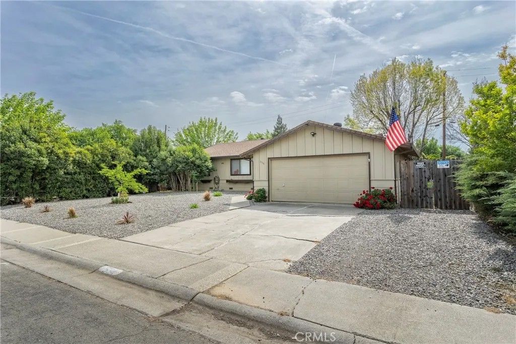 Photo of 534 Glenwood Ln, Willows, CA 95988 (MLS # SN26069202)