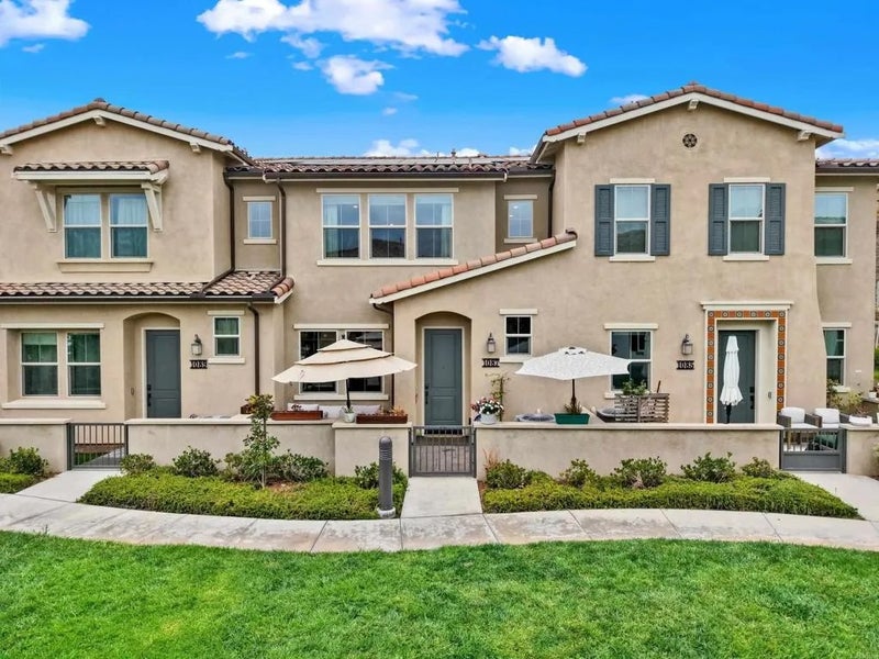 1087 Delpy View