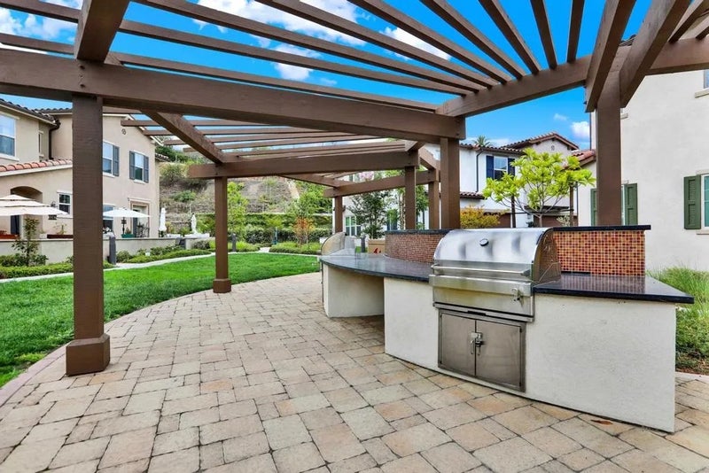 1087 Delpy View