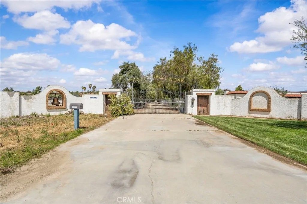 Photo of 35438 De Portola Road, Temecula, CA 92592 (MLS # OC26076975)