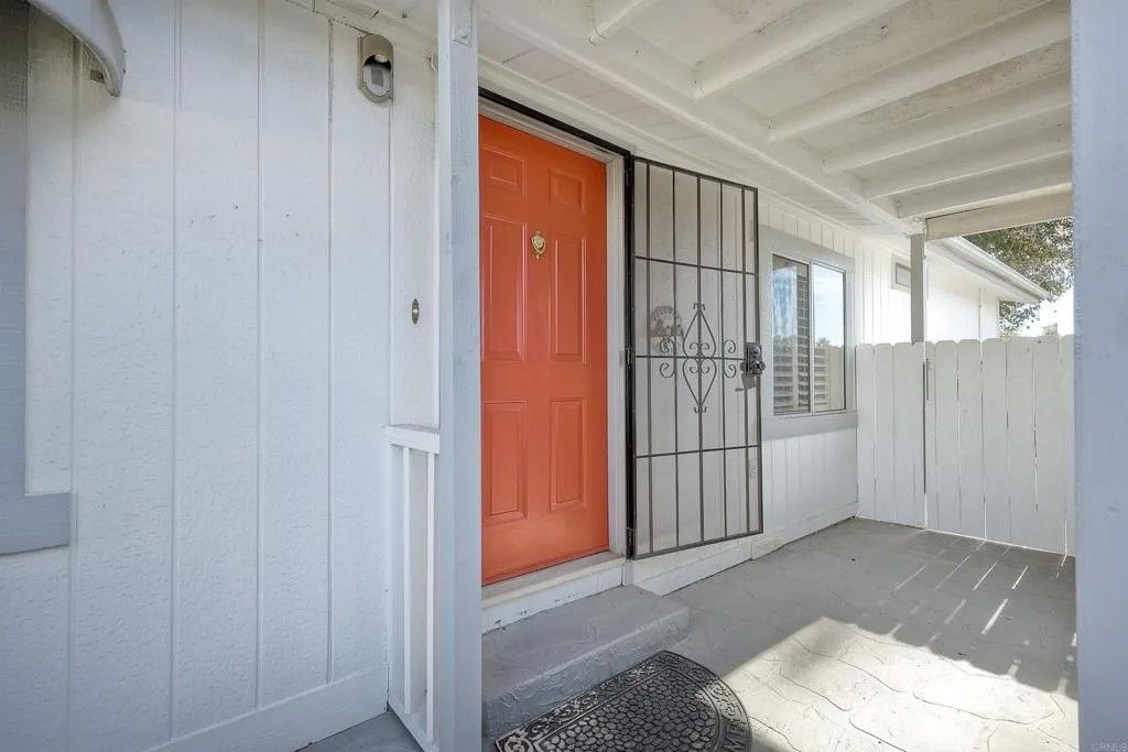 Photo of 1146 Via Santa Paulo, Vista, CA 92081 (MLS # NDP2511118)