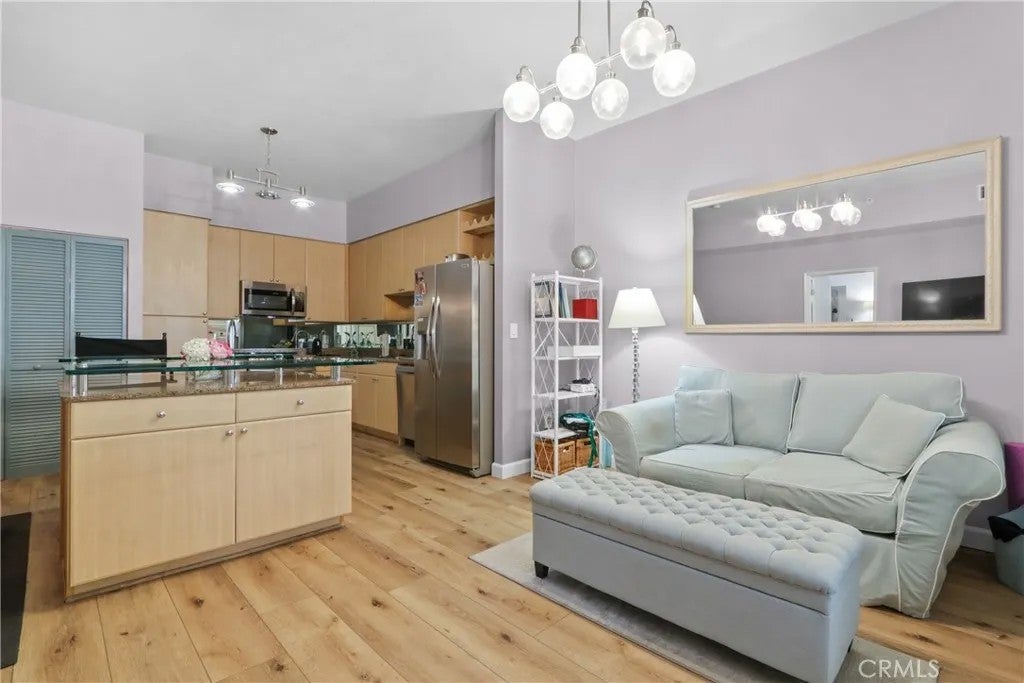 488 E Ocean Boulevard 105