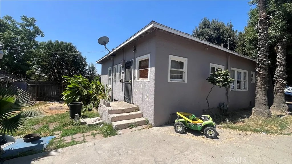 1259 N Mountain View