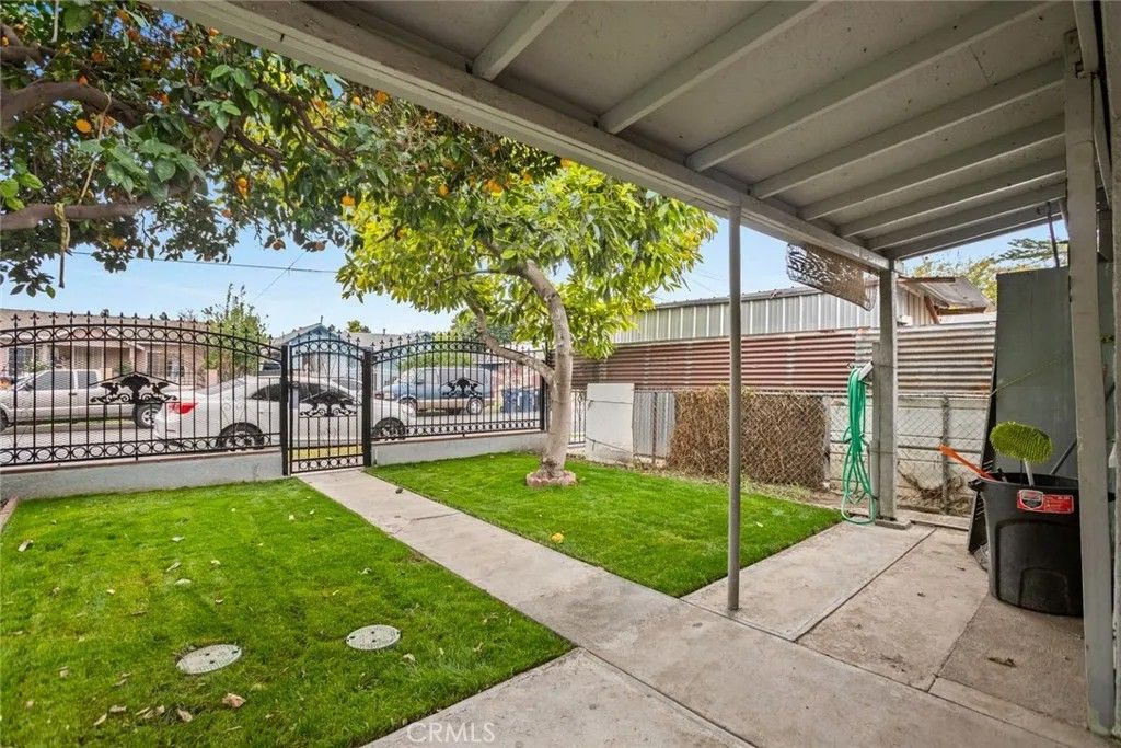 Photo of 13202 S Penrose Ave, Compton, CA 90222 (MLS # DW25279454)