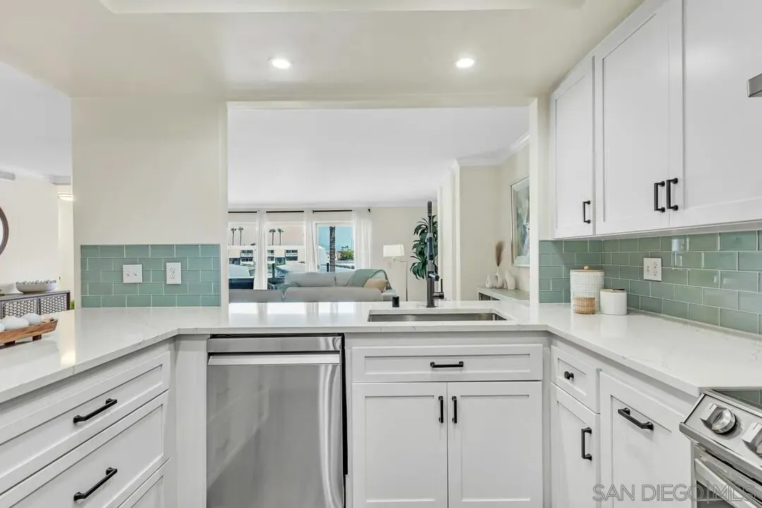 Coronado, California 92118, United States, 2 Bedrooms Bedrooms, ,3 BathroomsBathrooms,Residential,Active,163462