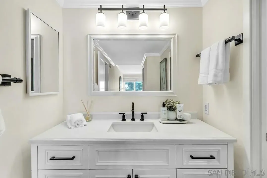 Coronado, California 92118, United States, 2 Bedrooms Bedrooms, ,3 BathroomsBathrooms,Residential,Active,163462