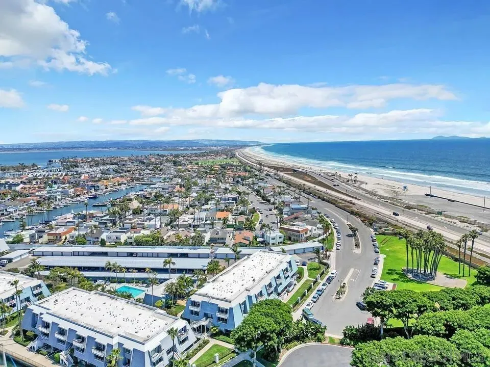 Coronado, California 92118, United States, 2 Bedrooms Bedrooms, ,3 BathroomsBathrooms,Residential,Active,163462