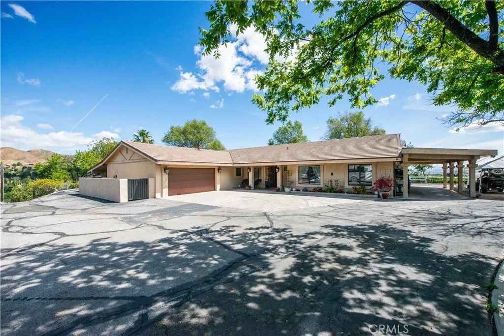 Photo of 30602 Hasley Canyon Road, Castaic, CA 91384 (MLS # SR26088766)
