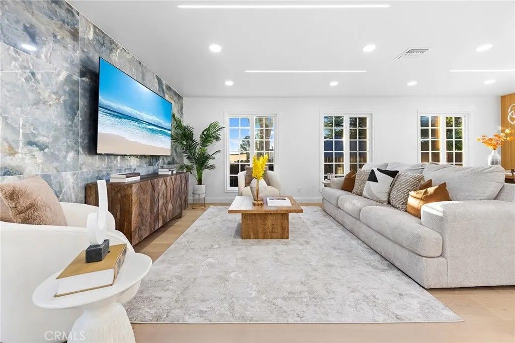 Photo of 326 E Sierra Madre Ave, Glendora, CA 91741 (MLS # WS26077902)