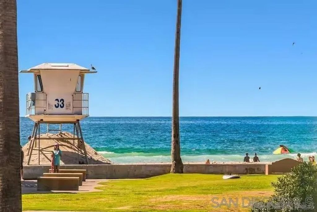 Photo of 8373 El Paseo Grande, La Jolla, CA 92037 (MLS # 260010004)