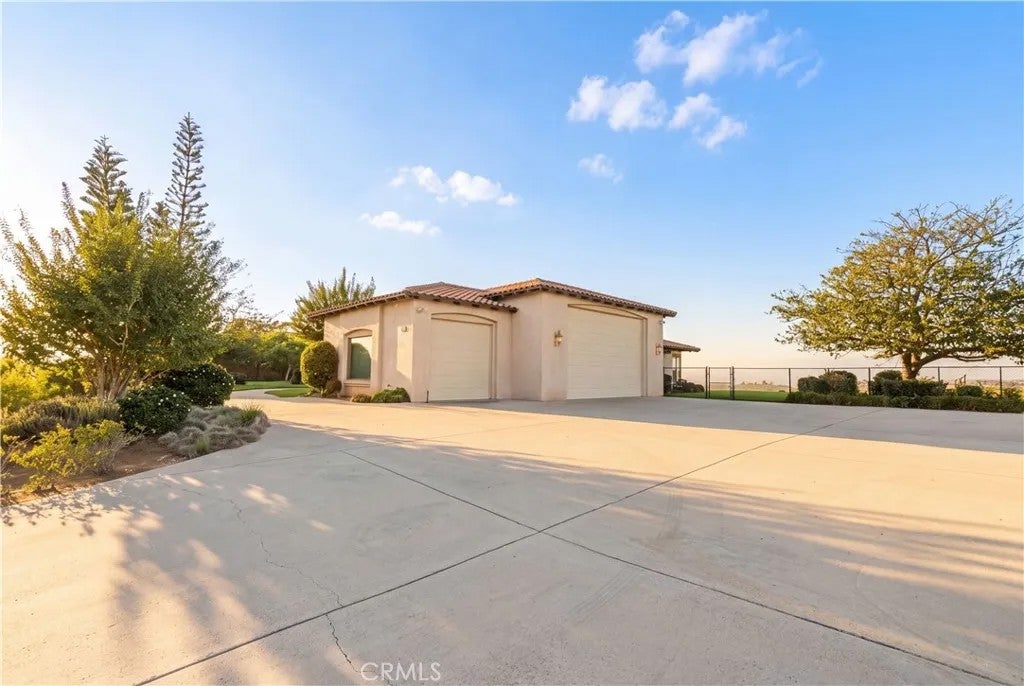 Photo of 29317 Integrity Court, Vista, CA 92084 (MLS # SW26214260)