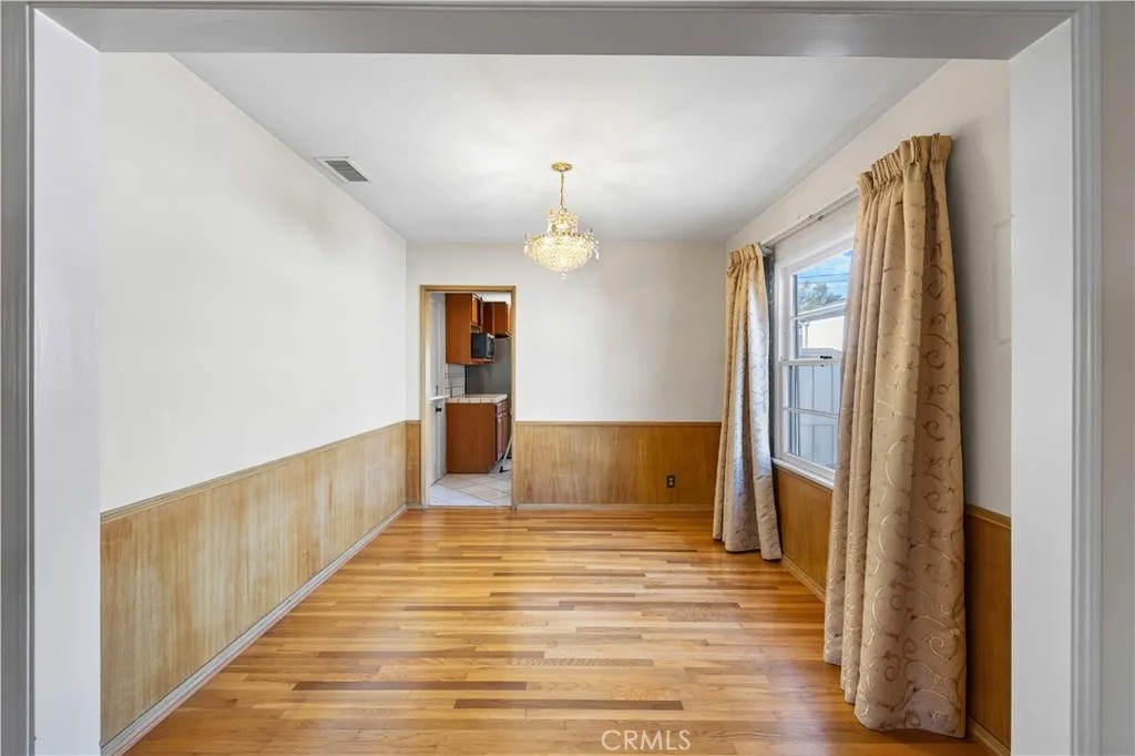 1207 Graynold