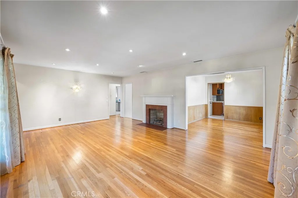 1207 Graynold