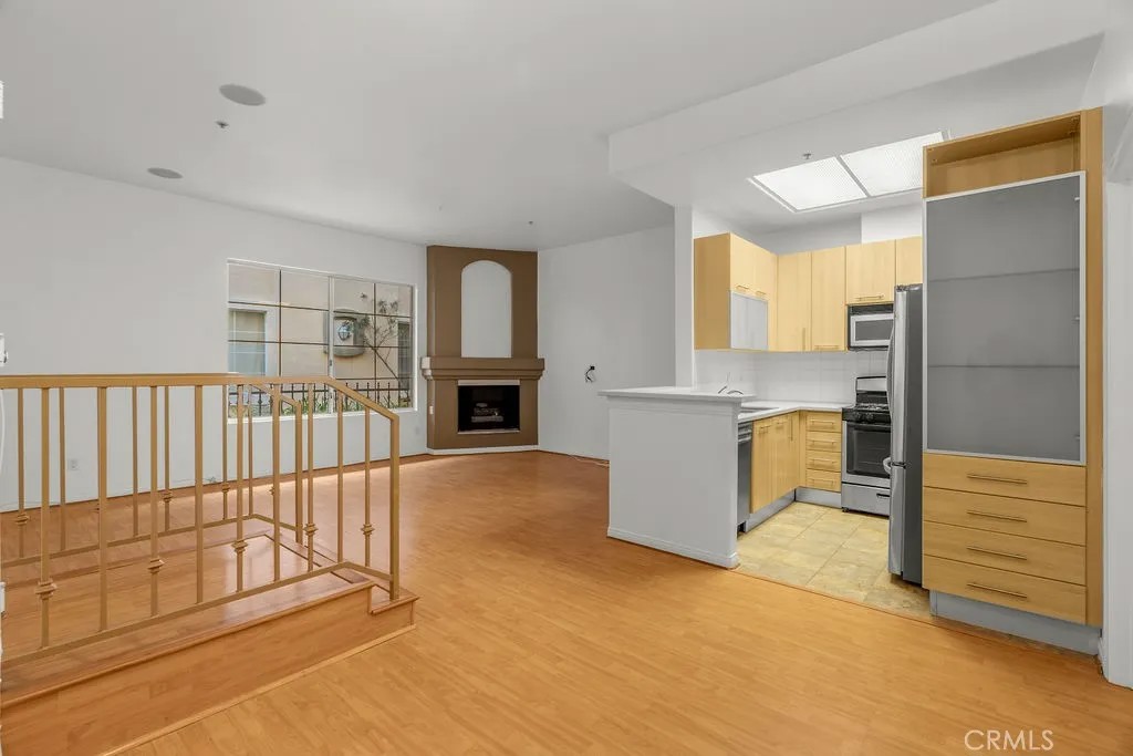 7037 La Tijera Boulevard C102