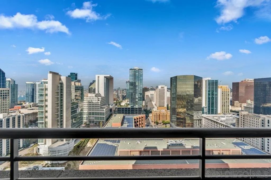 Photo of 700 Front St #2105, San Diego, CA 92101 (MLS # 250044369)