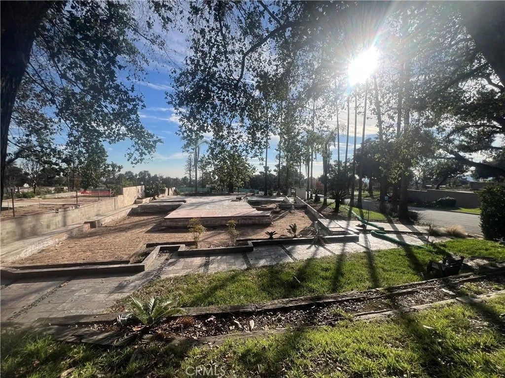 Photo of 2574 Ganesha Ave, Altadena, CA 91001 (MLS # AR25272695)