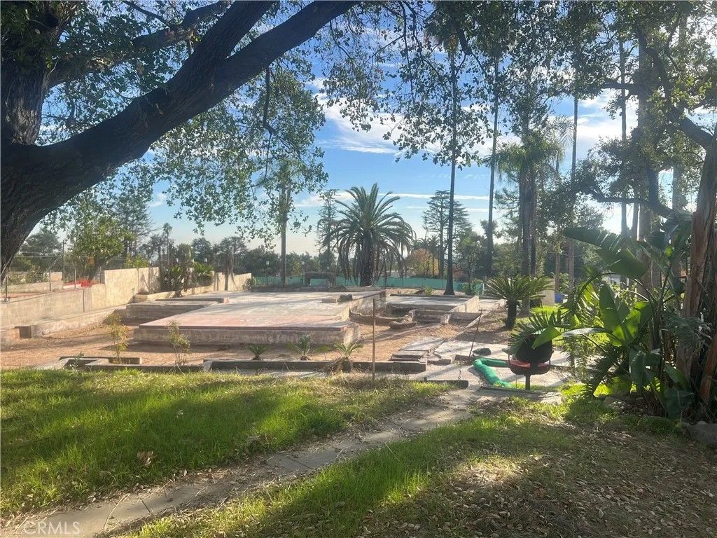 Photo of 2574 Ganesha Ave, Altadena, CA 91001 (MLS # AR25272695)