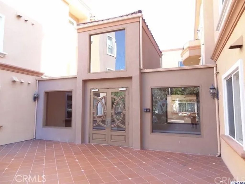 Photo of 414 E Valencia Avenue #111, Burbank, CA 91501 (MLS # GD26034325)